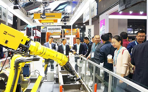 第二届进博会不朽情缘意大利CEA展位机械人系统受到极大关注